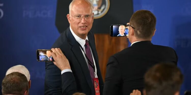 Спецпосланець Путіна Дмітрієв терміново прибув у США – будуть з Віткоффом гасити пожежу