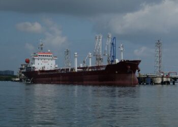 Підозрюють у запуску дронів. Спецназ захопив нафтовий танкер РФ біля берегів Франції  (ВIДЕО)