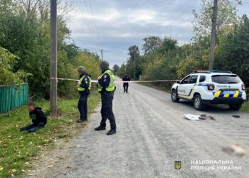 На Житомирщині 43-річний чоловік зарізав дружину, 9-річну доньку, собаку та котів, а також намагався вбити сусідку – йому загрожує довічне (ФОТО)