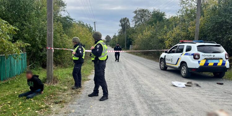 На Житомирщині 43-річний чоловік зарізав дружину, 9-річну доньку, собаку та котів, а також намагався вбити сусідку – йому загрожує довічне (ФОТО)