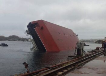 У Севастополі перекинулося судно – 2 загиблих, 20 постраждалих (ФОТО)