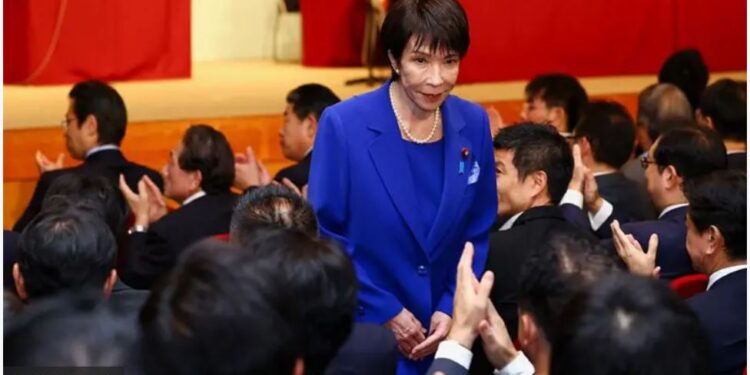 У Японії буде своя залізна леді – перша жінка прем’єр, консервативна аквалангістка і барабанщиця (ФОТО)