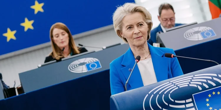 Урсула фон дер Ляєн пережила 2 вотуми недовіри і залишається президентом Єврокомісії