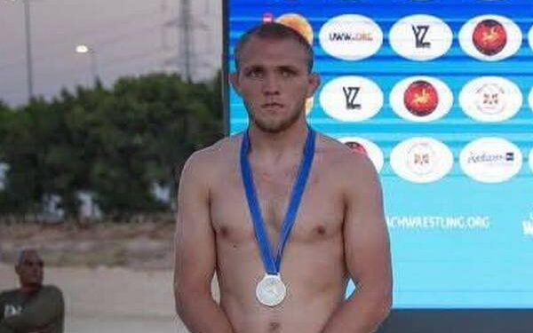 Миколаївський спортсмен здобув срібну нагороду на етапі Світової серії з пляжної боротьби (ФОТО)