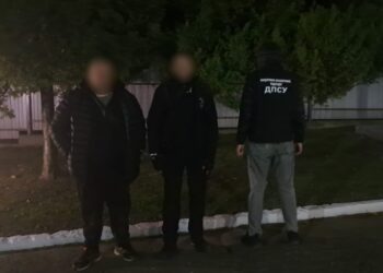 Мешканці Миколаївщини та Донеччини намагались лісом пробратись у Румунію – прикордонники з дрона відстежили їх рух і затримали (ВІДЕО)