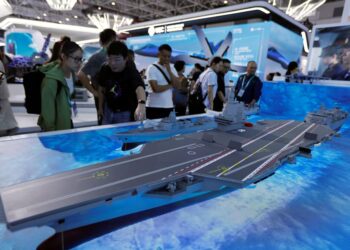 Китай ввів в дію новий авіаносець – вже третій (ВІДЕО)