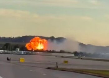 У США розбився вантажний літак – 7 загиблих (ВІДЕО)