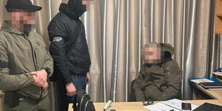 В Одесі затримали начальника курсу Військової академії – вимагав хабар у курсантів і погрожував в’язницею (ФОТО, ВІДЕО)