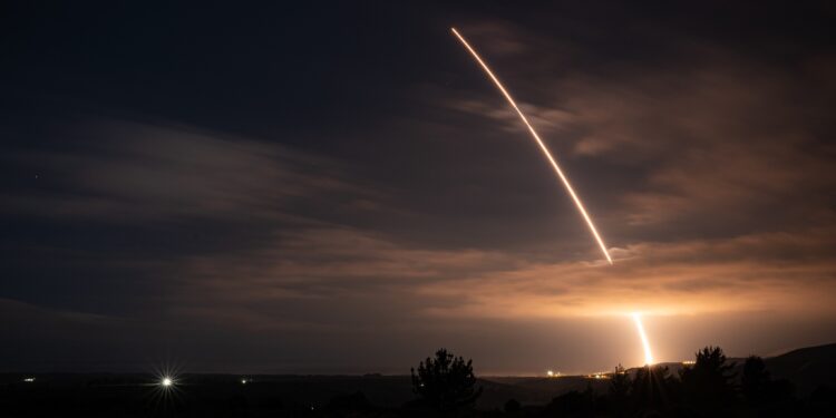 США провели тестовий запуск МБР, але без ядерної боєголовки