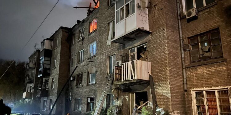 Ворог атакував Кам’янське на Дніпропетровщині – 8 поранених (ФОТО)