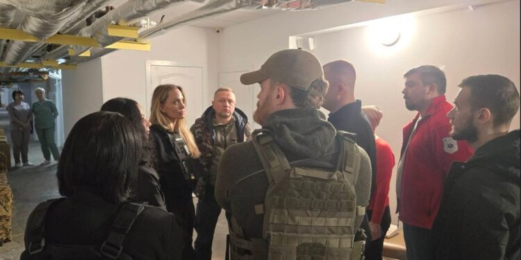 Тепер офіційно. Анджеліна Джолі відвідала Херсон і Миколаїв разом із фондом Legacy of War (ФОТО)