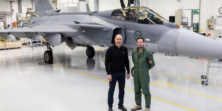 Шмигаль в Швеції відвідав завод, на якому будують літаки Gripen (ФОТО)