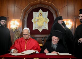 Папа Римський і Вселенський патріарх Варфоломій зустрілися у Стамбулі і підписали декларацію про “сопричастя” (ВІДЕО)