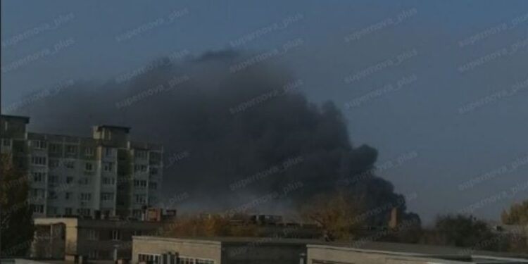 У Таганрозі після вибухів зникло світло (ФОТО, ВІДЕО)