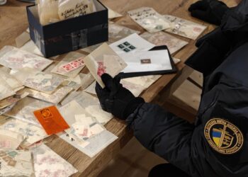 З Польщі в Україну намагалися ввезти 14 тис нацистських марок з Гітлером (ФОТО, ВІДЕО)