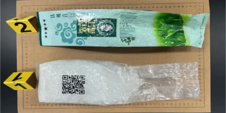 На пляжі туристичного острова море викидає “чайні” пакети з наркотиком – до 20 кг за раз