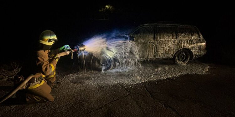 Вночі у Миколаєві гасили пожежу легкової автівки (ФОТО)