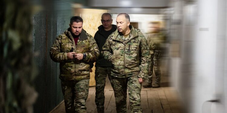 У Покровську і піхота, і техніка ворога, але про контроль над містом чи про оточення не йдеться, – Сирський