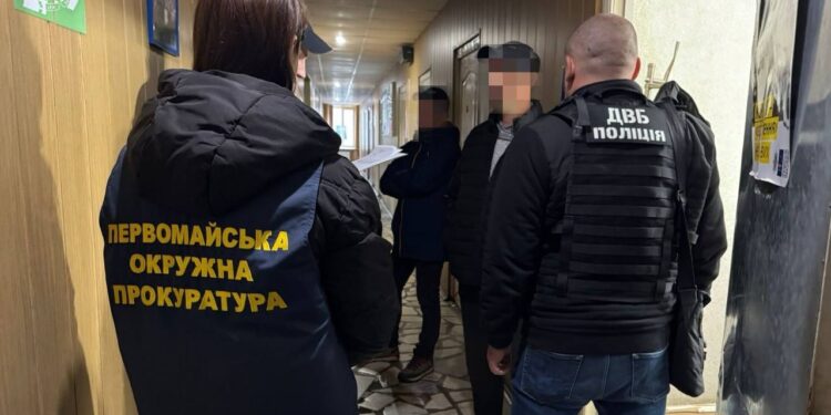 За $500 хабара намагався повернути автівку – на Миколаївщині чоловік хотів підкупити правоохоронця