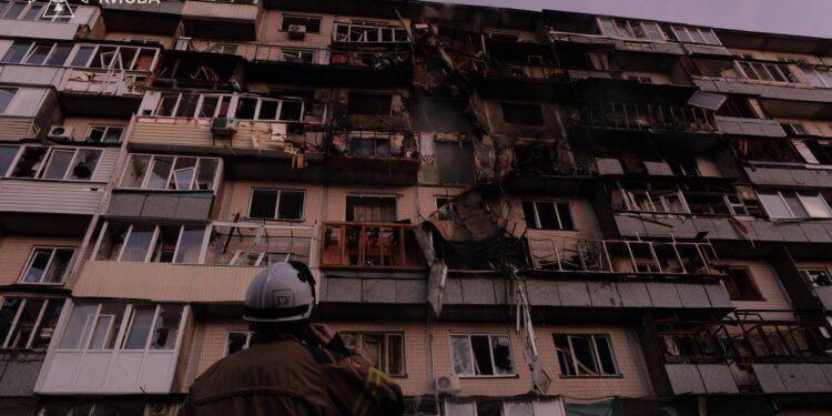 Росіяни атакували Україну близько 430 дронами і 18 ракетами, зокрема «Цирконом», четверо людей загинуло – Зеленський (ФОТО)