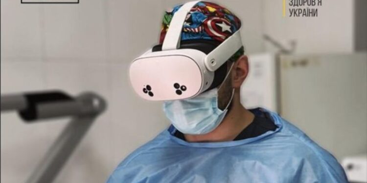 Українські хірурги провели вже 200 операцій з використанням окулярів доповненої реальності. Як це працює?