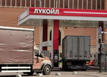 Литва повністю припинить транзит нафтопродуктів «Лукойла» до Калінінградської області рф