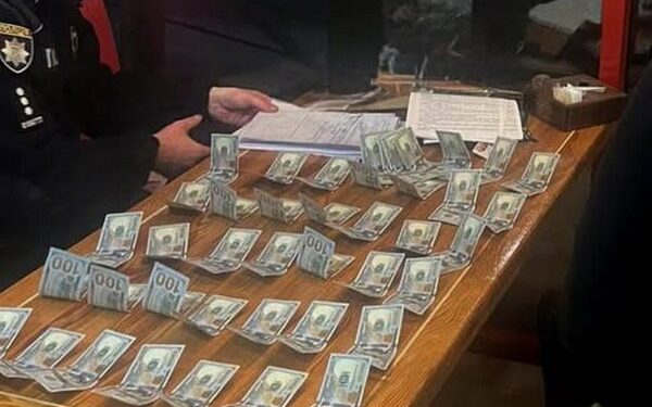 У Миколаєві затримали працівника підприємства критичної інфраструктури, який за хабар у $6500 обіцяв бронювання від мобілізації
