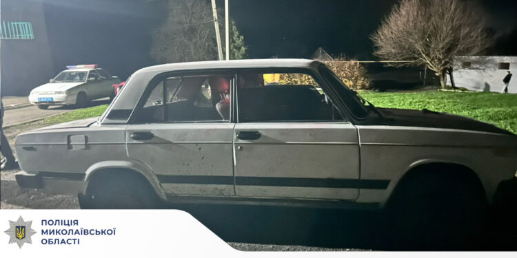 В Єланці на Миколаївщині п’яний 18-річний водій здійснив наїзд на двох дівчат, які сиділи на лавці у дворі гуртожитку