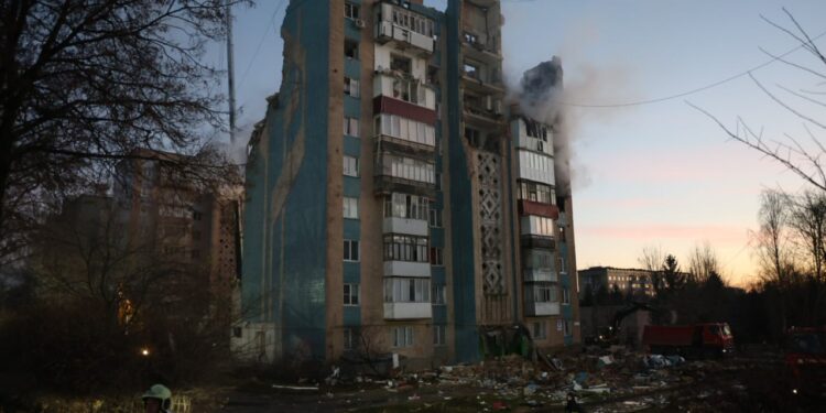 Внаслідок ракетного удару по Тернополю 25 людей загинуло, 93 людини поранено, аварійно-пошукові роботи продовжуються – Зеленський