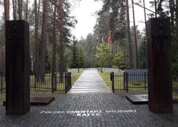 Росія воює з мертвими. Польські символи на Військовому цвинтарі в Катині знищено за рішенням російської прокуратури