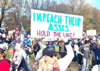 У США сотні людей, невдоволених політикою Трампа, зокрема і щодо України, вимагали його імпічменту (ФОТО)