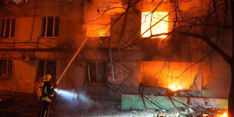 19 поранених і понад 50 пошкоджених будинків – наслідки ворожої атаки на Запоріжжя (ФОТО)