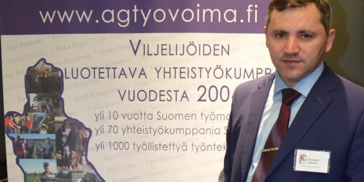 Професор з Одеси отримав штраф у Фінляндії за вимагання грошей в українців, що працювали там на полуниці