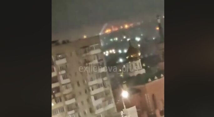 НПЗ, аеродроми – де вибухало цієї ночі в РФ (ВІДЕО)