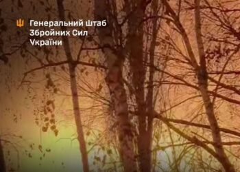 Генштаб підтверджує. Сили оборони України атакували Саратовський НПЗ і знищили дрони в Саках