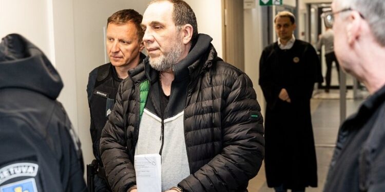 Грузину, який на замовлення росіянина викрав рідкісні книги з Вільнюського університету, суд залишив покарання у вигляді трьох років в’язниці