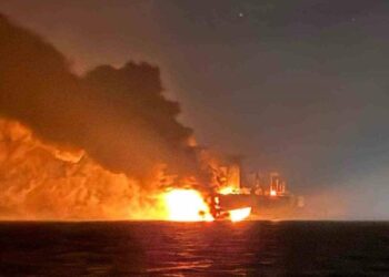 У Чорному морі майже одночасно вибухнули 2 танкери “тіньового флоту” РФ