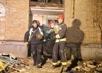 Внаслідок ворожої атаки на Київ вже відомо про 1 загиблого та 7 постраждалих, серед яких дитина (ФОТО)