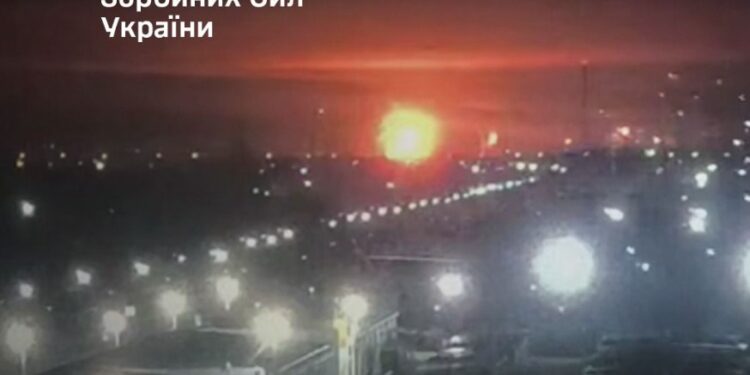 Генштаб підтверджує ураження ворожих авіазаводу, НПЗ, нафтового терміналу