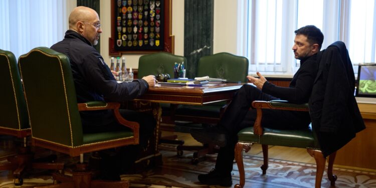 Час змінювати базові документи і план оборони України, – Зеленський