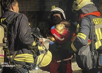 У Вишгороді ворог вдарив по ринку та будинку – є загиблий і 11 поранених (ВІДЕО)