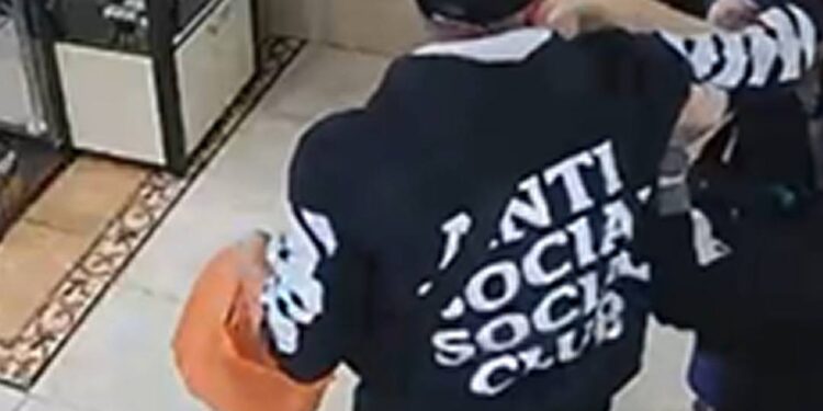 У Миколаєві знайшли дебошира, який побив жінку та дитину та чинив опір громадянам після зауваження