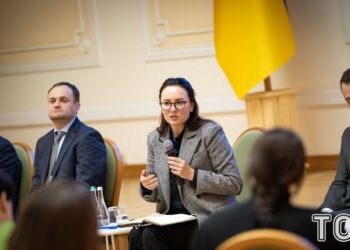 Свириденко заявила, що реальна вартість проїзду в поїздах в 4 рази більше ціни  квитків. Хто платить різницю