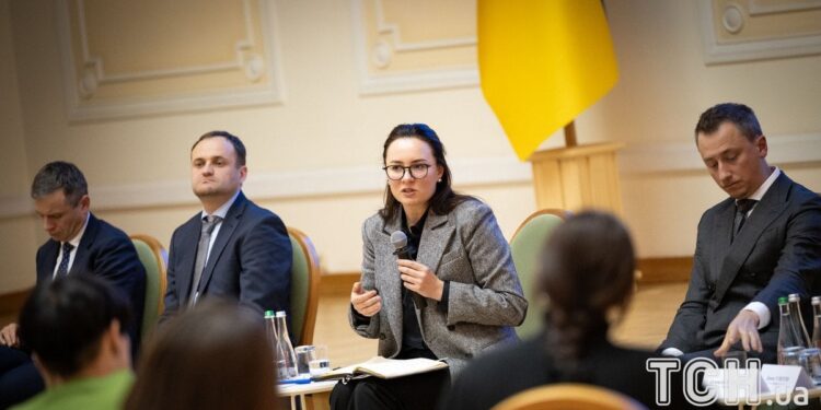 Свириденко заявила, що реальна вартість проїзду в поїздах в 4 рази більше ціни  квитків. Хто платить різницю