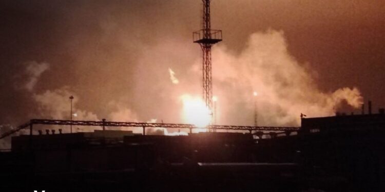 Генштаб підтверджує – уражено нафтохімічний завод, НПЗ у Нижньогородській області рф та склад ПММ на ТОТ Херсонщини