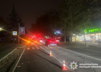 У Миколаєві на пішохідному переході збили 26-річного чоловіка – поліція шукає свідків (ФОТО)
