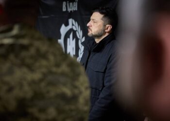 Зеленський відвідав військових на найгарячішій ділянці фронту – Добропільсько-Покровському напрямку (ФОТО)