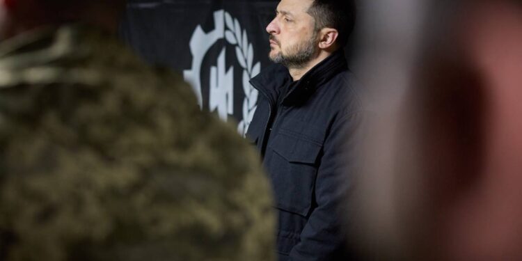 Зеленський відвідав військових на найгарячішій ділянці фронту – Добропільсько-Покровському напрямку (ФОТО)