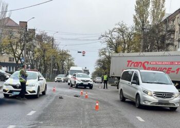 У Миколаєві на повороті на Варварівський міст в ДТП загинув мотоцикліст (ФОТО)