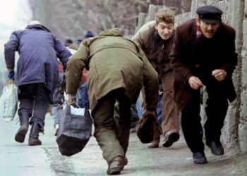 Під час ракетної атаки на Миколаїв постраждали два автобуси, які були на АЗС  (ФОТО)